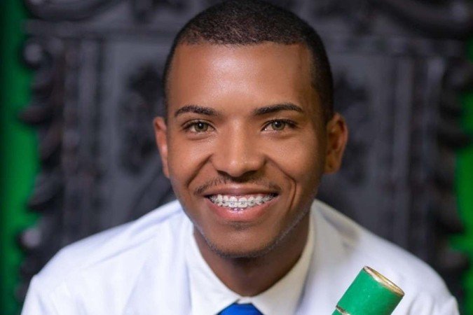 Apesar das dificuldades, Lucas conquistou o diploma de enfermagem em 2022 -  (crédito: Arquivo Pessoal)