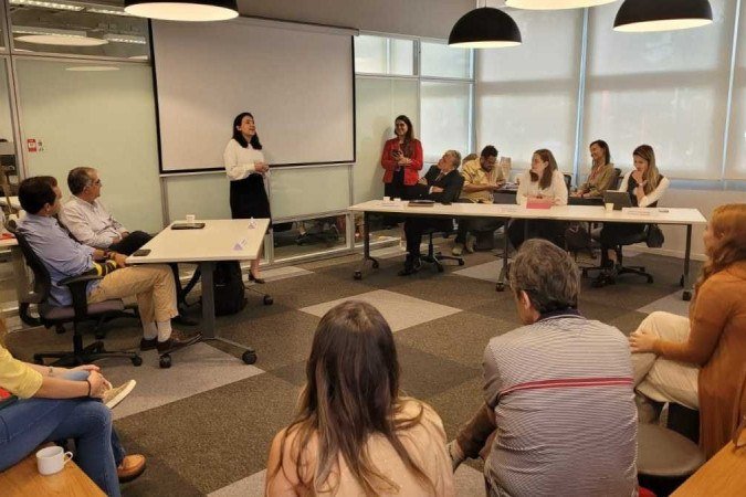 Reunião para debater melhores trabalhos 