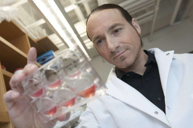  3/25/11 3:21:06 PM -- Boston , Massachusetts..The Center for Regenerative Medicine (CREM) at the Boston University Medical Center..George J. Murphy PhD. Assistant Professor in Medicine ..Photo by Vernon Doucette for Boston University Photography
    