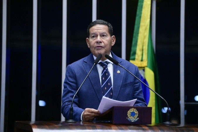 Mourão discursa no plenário do Senado nesta quinta-feira (30/3): para o senador, militares aprenderam com a história - (crédito: Pedro França/Agência Senado) Mourão discursa no plenário do Senado nesta quinta-feira (30/3): para o senador, militares aprenderam com a história - (crédito: Pedro França/Agência Senado)