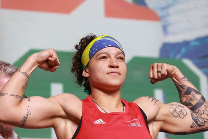 Bia Ferreira quer ouro em Paris para se despedir do boxe olímpico -  (crédito: Divulgação/IBA Boxing)