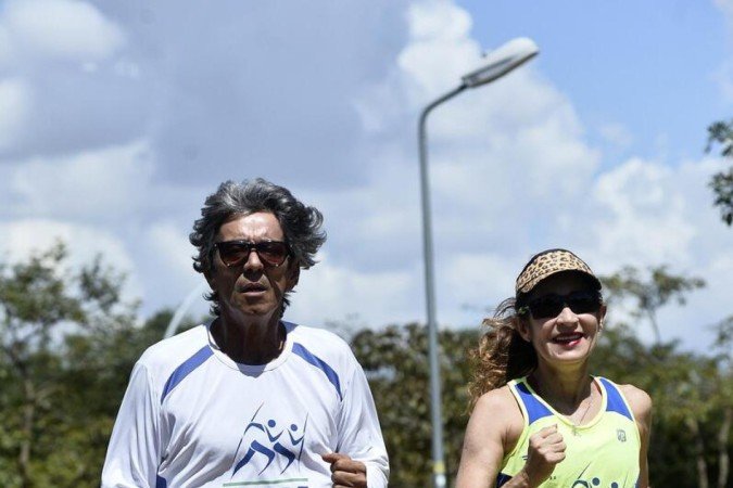  01/04/2023. Crédito: Minervino Júnior/CB/D.A Press. Brasil.  Brasilia - DF. Atletas corredores que estão treinando no Parque da Cidade para a Maratona de Brasília do Correio Braziliense. Paula Monteiro e Ruiter Roberto responsáveis pela CORDF(corredores de rua do DF).