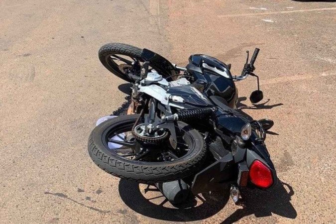 A primeira motocicleta que o homem roubou na área do Gilberto Salomão, no Lago Sul, foi abandonada - (crédito: Soinp DF/ Divulgação) A primeira motocicleta que o homem roubou na área do Gilberto Salomão, no Lago Sul, foi abandonada - (crédito: Soinp DF/ Divulgação)
