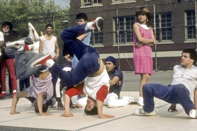 O grupo Rock Steady Crew, apresentando-se em Nova York em 1983 - (crédito: Getty Images) O grupo Rock Steady Crew, apresentando-se em Nova York em 1983 - (crédito: Getty Images)