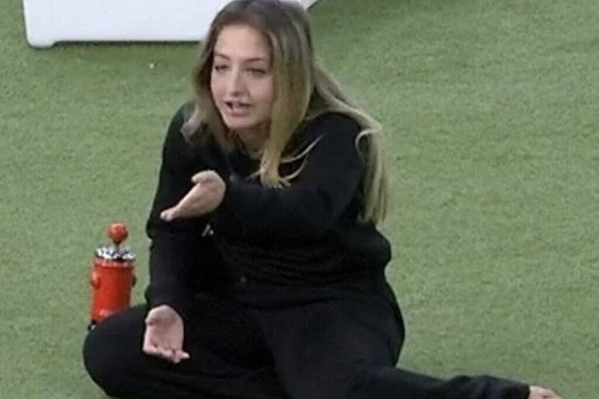 Bruna Griphao fica com rosto inchado e é atendida às pressas no BBB 23 - Bruna Griphao fica com rosto inchado e é atendida às pressas no BBB 23 -