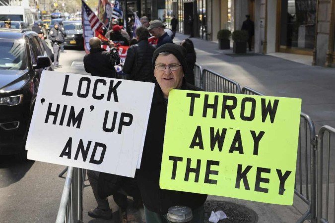 Robert Hoatson protesta diante da Trump Tower, em Nova York: 