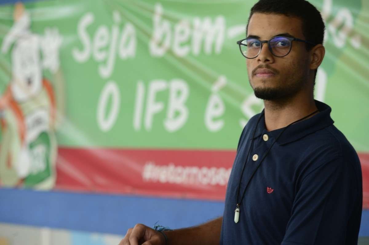  03/04/2023  Crédito: Carlos Vieira/CB/DA Press. Brasília, DF.Cidades - Projetos de iniciação científica financiados pelo CNPq. Na foto, Tiago Almeida, aluno do curso de Letras do IFB.