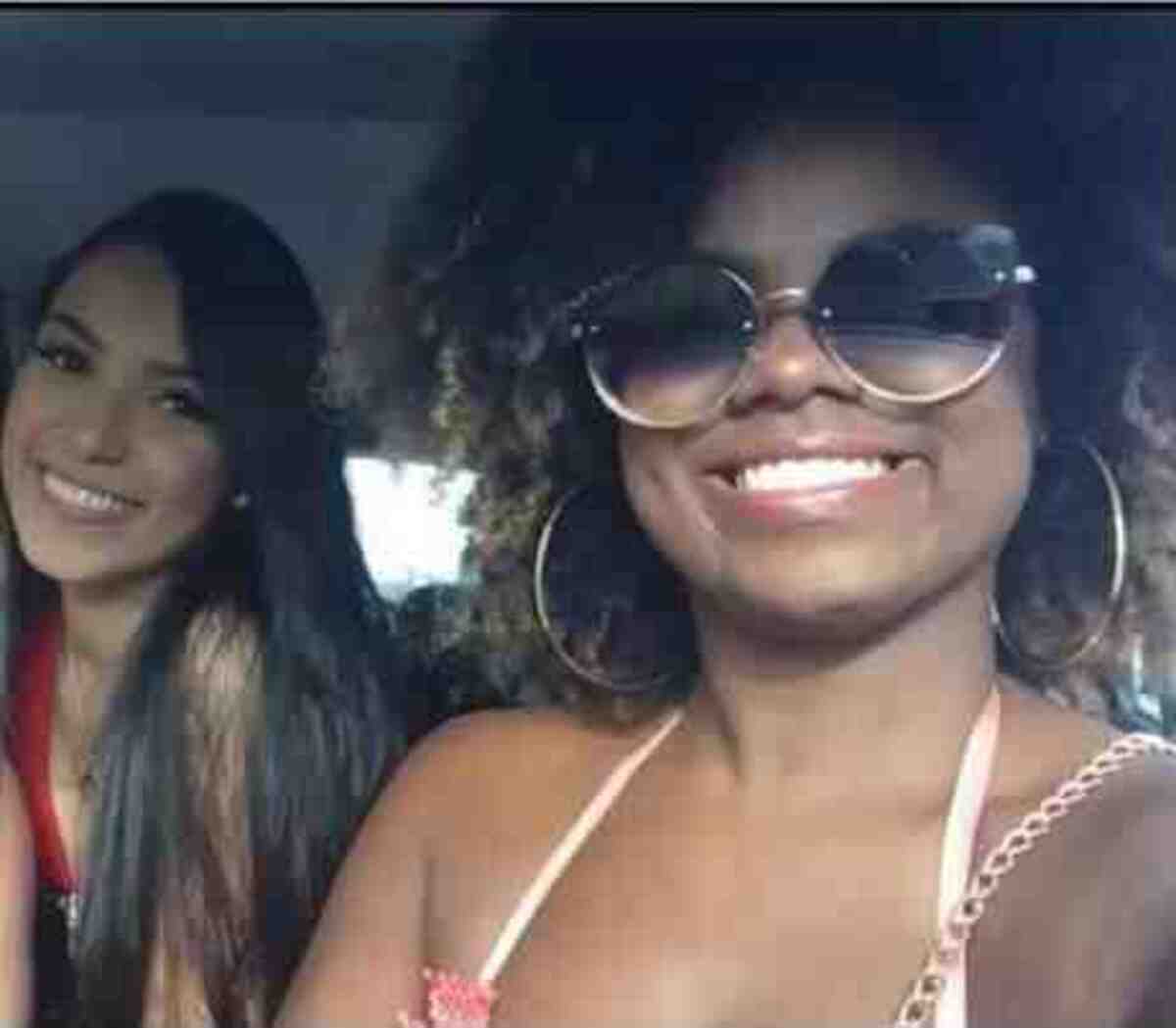 Emmily Rodrigues e a amiga Joicy Claudia