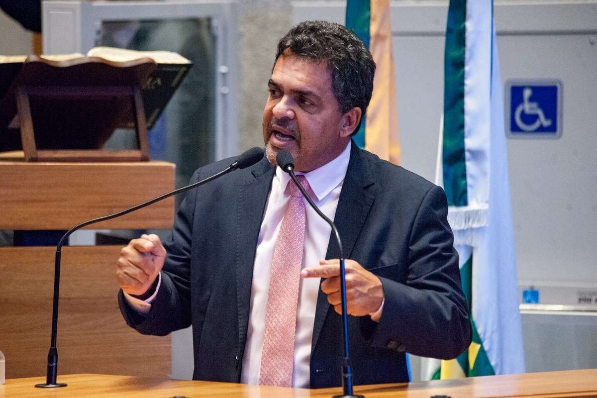 Comissão geral da CLDF discute valorização dos escritores do DF