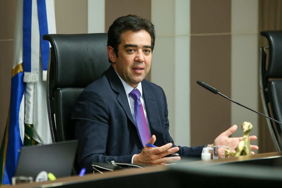 Presidente do TCU vê possível crime de peculato de Bolsonaro em caso das joias