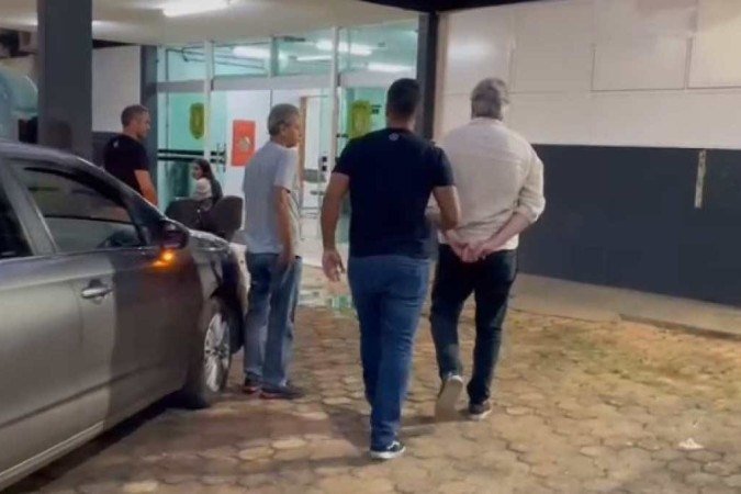 Homem foi preso no momento em que entrava em um hotel, em Taguatinga - (crédito: PCDF/Divulgação) Homem foi preso no momento em que entrava em um hotel, em Taguatinga - (crédito: PCDF/Divulgação)