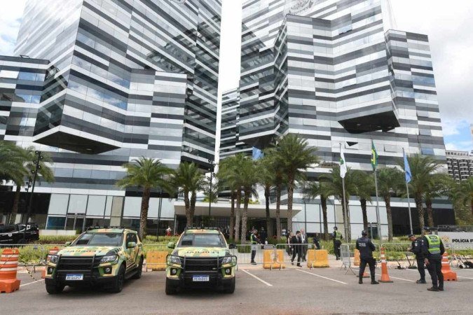 Bolsonaro chegou à sede da PF em Brasília para prestar depoimento sobre joias sauditas