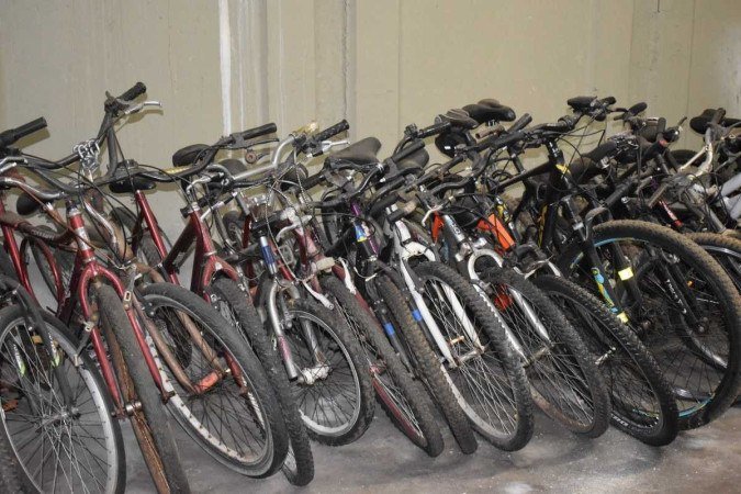 Alguns ciclistas também costumam deixar as bicicletas nas estações