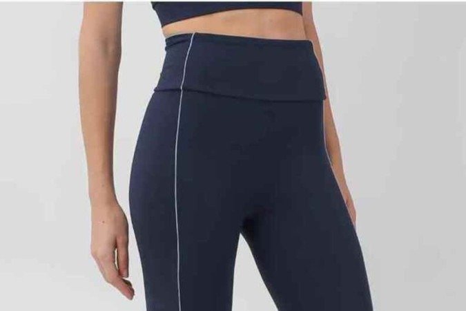 Calça legging esportiva de poliamida vivo lateral azul, da BodyWork by Riachuelo (R$ 134)