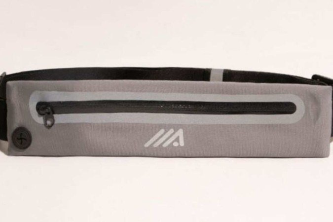  Pochete fina esportiva, 
da Ace, na C&A (R$ 79,99)