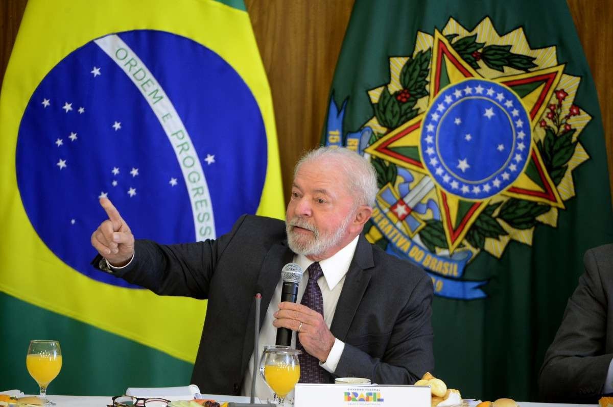 Falas de Lula ajudam Bolsa a cair e a operar o dia no vermelho