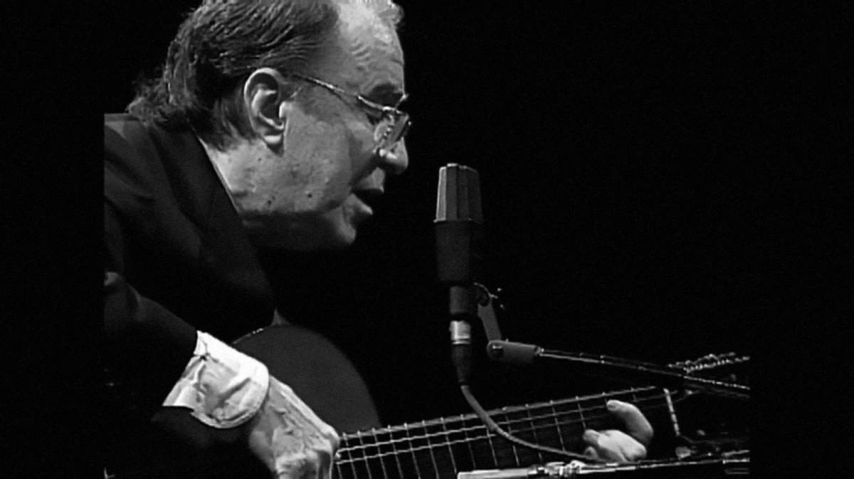  Livro de T&aacute;rik de Souza revela novas facetas da arte de   Jo&atilde;o Gilberto 