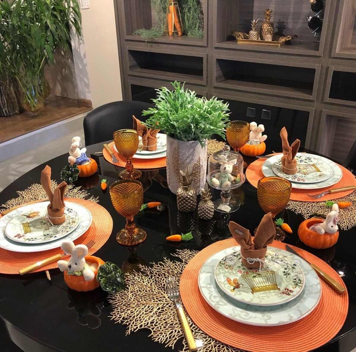 Um dos principais pontos de decoração da Páscoa  é a mesa