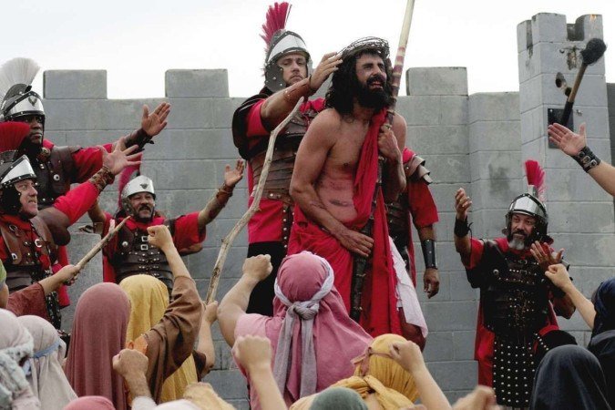 Espectadores fiéis relatam que a emoção é única a cada apresentação dos últimos dias de Jesus Cristo até a ressurreição 