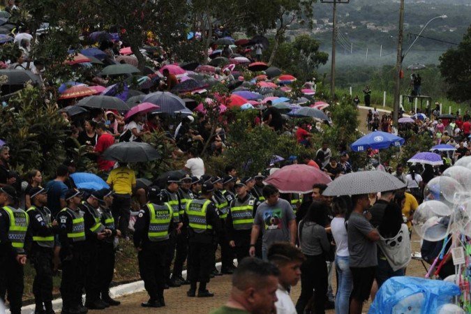  07/04/2023 Crédito: Carlos Vieira/CB. Cerca de 80 mil fiéis acompanham a encenação da Paixão de Cristo. Contando com os fiéis que foram ao local pela manhã, mais de 100 mil pessoas passaram pelo Morro da Capelinha nesta sexta-feira (7/4)