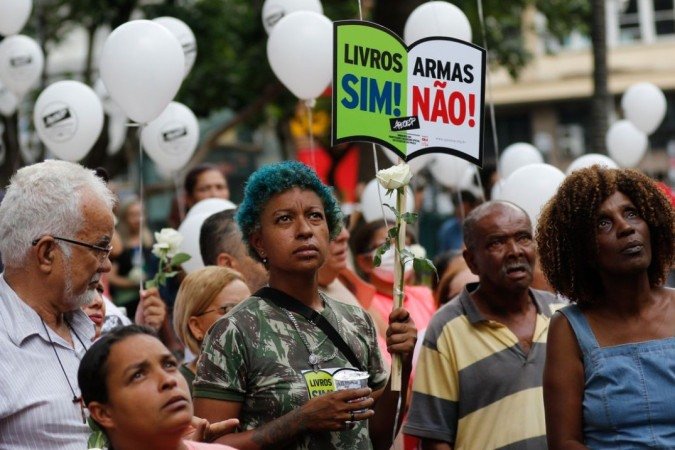 S..o Paulo (SP), 29/03/2023 - Professores de S..o Paulo protestam contra a viol..ncia nas escolas em frente .. Secretaria de Educa....o, na Pra..a da Rep..blica, ap..s o ataque na escola Thomazia Montoro. Foto: Fernando Fraz..o/Ag..ncia Brasil
- (crédito: Fernando Fraz..o/Ag..ncia Brasil) S..o Paulo (SP), 29/03/2023 - Professores de S..o Paulo protestam contra a viol..ncia nas escolas em frente .. Secretaria de Educa....o, na Pra..a da Rep..blica, ap..s o ataque na escola Thomazia Montoro. Foto: Fernando Fraz..o/Ag..ncia Brasil
- (crédito: Fernando Fraz..o/Ag..ncia Brasil)