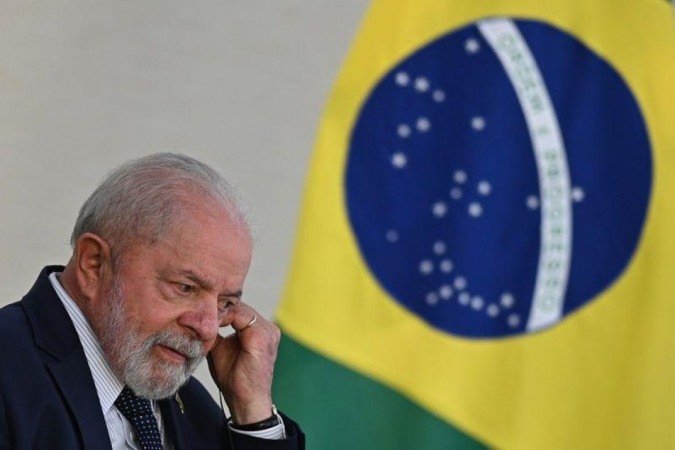 O presidente Lula assinou um decreto que coloca o Brasil de volta à Unasul, grupo que reúne países da América do Sul que ele ajudou a fundar em 2008
- (crédito: EPA) O presidente Lula assinou um decreto que coloca o Brasil de volta à Unasul, grupo que reúne países da América do Sul que ele ajudou a fundar em 2008
- (crédito: EPA)