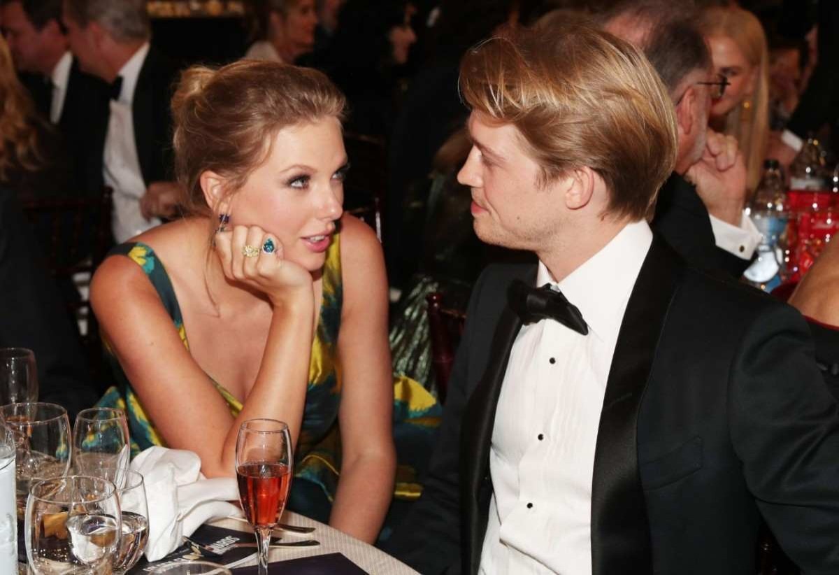 Taylor Swift e Joe Alwyn começaram a namorar em 2016 e estavam firmes desde então, no que se tornou o relacionamento mais duradouro da cantora