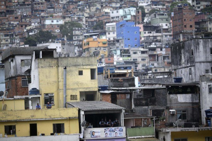 Pobreza e a desigualdade social é o tema apontado como mais problemático pelos brasileiros — citado por 41% dos entrevistados, contra 31% da média mundial - (crédito: Reuters) Pobreza e a desigualdade social é o tema apontado como mais problemático pelos brasileiros — citado por 41% dos entrevistados, contra 31% da média mundial - (crédito: Reuters)