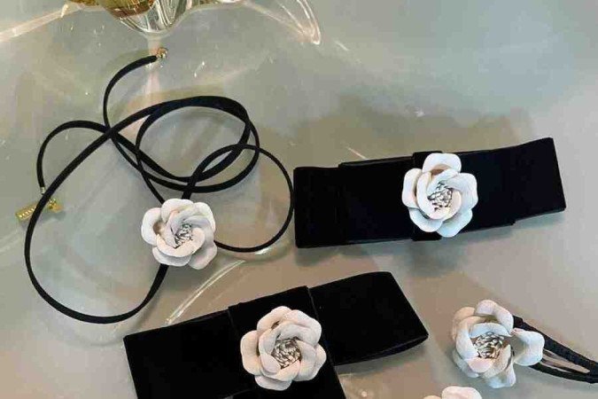 Kit da Alvareli Acessórios, na BSB MIx — colar (R$ 99), presilha laço (R$ 59), gravata laço (R$ 69) e tik tak (R$ 19 cada)