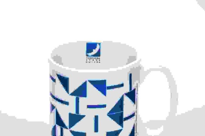 Caneca Torre de TV, da Fundação Athos Bulcão (R$ 55)