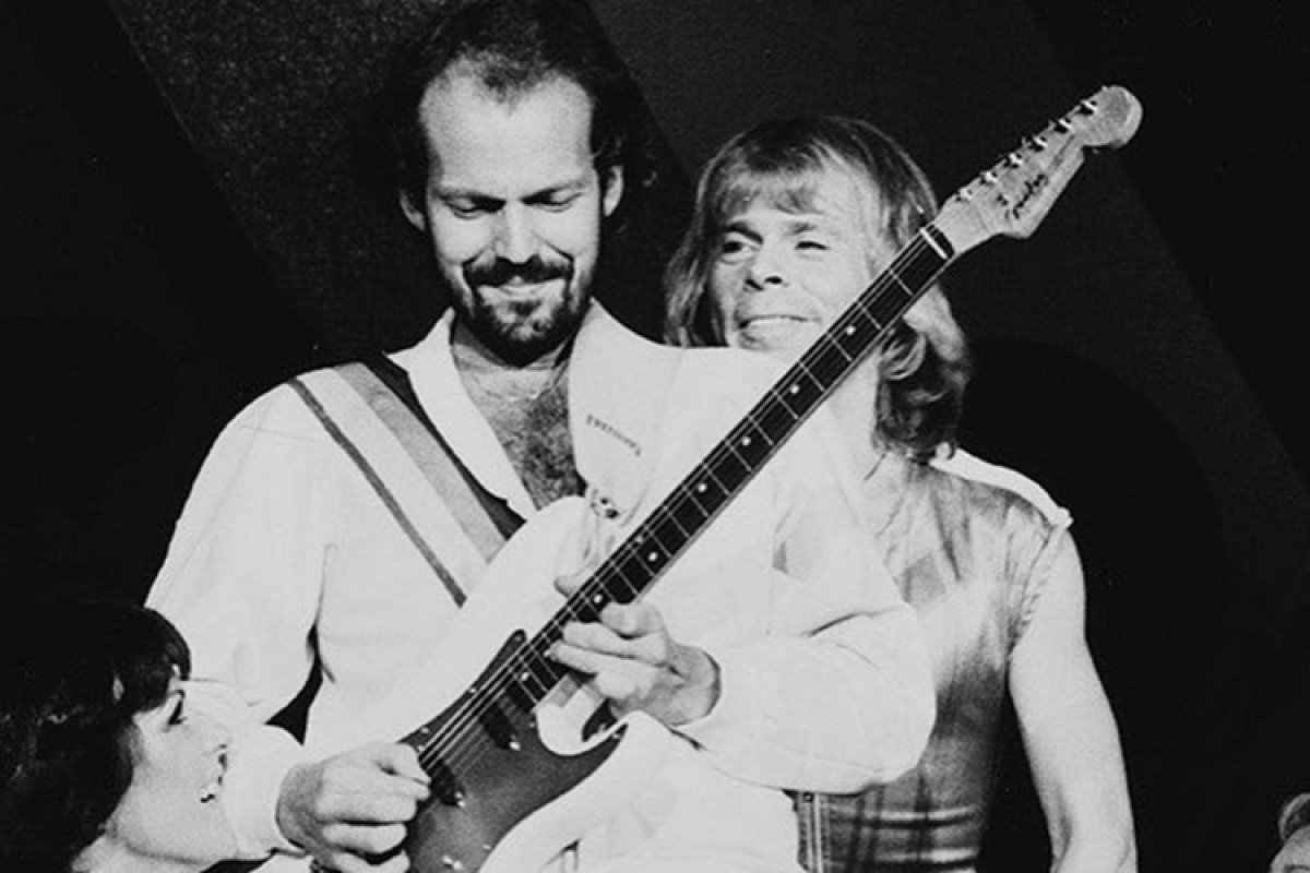 Morre Lasse Wellander, guitarrista do ABBA, aos 70 anos