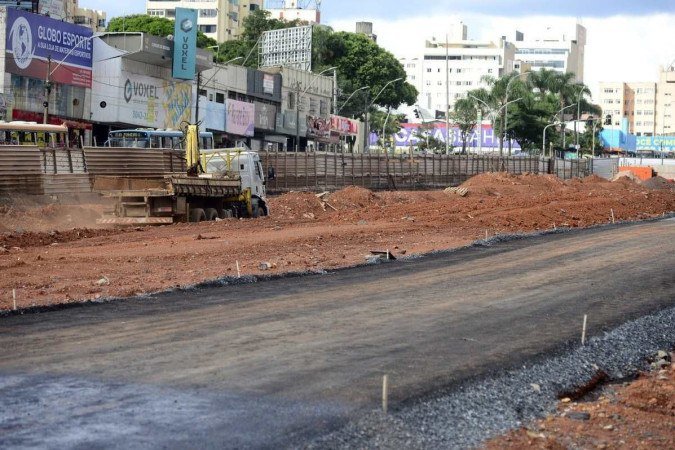  11/04/2023 Crédito: Marcelo Ferreira/CB/D.A Press. Brasil. Brasilia - DF - Problemas e transtornos com as obras do túneo de Taguatinga.