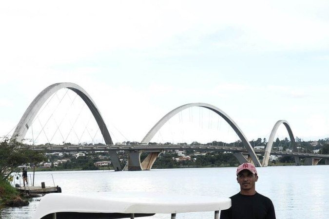  11/04/2023. Crédito: Minervino Júnior/CB/D.A Press. Brasil.  Brasilia - DF. Orla do Lago. Esportes aquáticos de canoagem. Leonardo Siqueira.