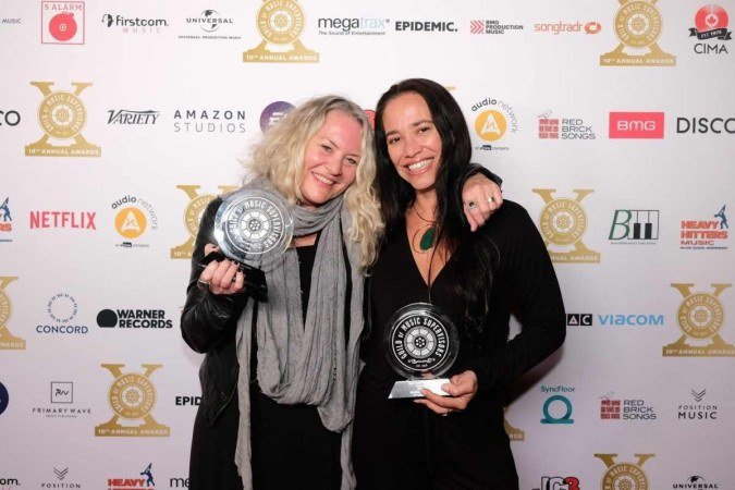 Raphaella Lima e Cybele Pettus, responsáveis 
pelas trilhas sonoras 
dos jogos da EA Games