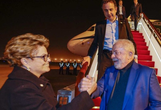 O presidente Lula chega à China para acompanhar a posse de Dilma Rousseff como presidente do banco do Brics