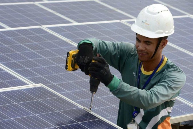  l12/04/2023. Crédito: Carlos Vieira/CB/DA. Press. Brasília, DF. Cidades. Energia Solar. Manutenção no painel solar do TCU, anexo 1. Wildson Marreiro.