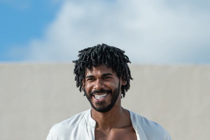 Campanha de moda praia, lançada por Romildo em dezembro 
de 2022