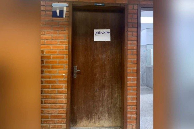 As pichações feitas em um banheiro da Faculdade de Comunicação da UnB, por exemplo, deixaram em pânico alunos de diversos cursos na noite de terça-feira - (crédito: Material cedido ao Correio) As pichações feitas em um banheiro da Faculdade de Comunicação da UnB, por exemplo, deixaram em pânico alunos de diversos cursos na noite de terça-feira - (crédito: Material cedido ao Correio)