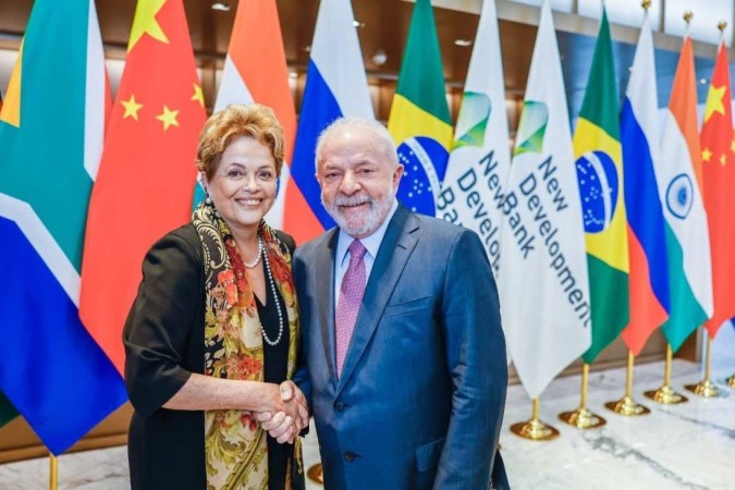 Com presença de Lula, Dilma toma posse como presidente do Banco dos Brics em Xangai