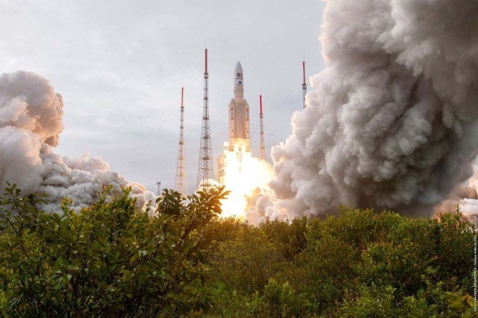 Centenas de astrônomos e membros da equipe da ESA acompanharam o lançamento, feito por volta das 9h15 (horário de Brasília) no Centro Espacial de Kourou, na Guiana sa, por meio do foguete Ariane 5 - (crédito: ESA/Reprodução) Centenas de astrônomos e membros da equipe da ESA acompanharam o lançamento, feito por volta das 9h15 (horário de Brasília) no Centro Espacial de Kourou, na Guiana sa, por meio do foguete Ariane 5 - (crédito: ESA/Reprodução)