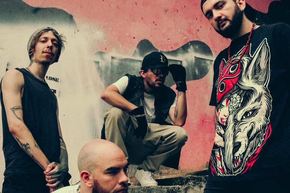 Escolta faz show na Infinu para levantar dinheiro para turnê