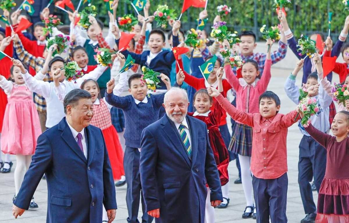 Lula convida Xi Jinping a vir ao Brasil em 2024, marco dos 50 anos de parceria