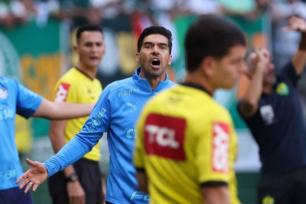 Saiba o que motivou Abel Ferreira a tomar celular de repórter após o jogo  de ontem