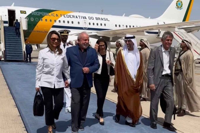 Presidente Luiz Inácio Lula da Silva (PT) chegou aos Emirados Árabes, na manhã de sábado (15/4) - (crédito: Reprodução/Instagram @Lulaoficial) Presidente Luiz Inácio Lula da Silva (PT) chegou aos Emirados Árabes, na manhã de sábado (15/4) - (crédito: Reprodução/Instagram @Lulaoficial)