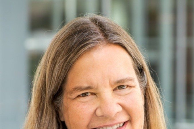 Miranda Schreurs, professora de Política Climática e Ambiental da Universidade Técnica de Munique e codiretora do Comitê de Supervisão dos Cidadãos Abordando a Gestão de Resíduos Nucleares