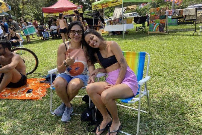 A mãe Lea e a filha Marília num momento bem musical