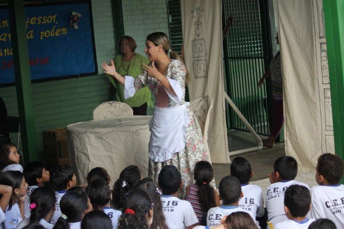 Alunos de escola pública do DF assistem à montagem da ópera 'A Serva Patroa', da Cia de Cantores Líricos de Brasília