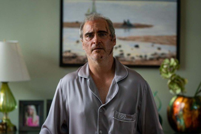 Cena do filme 'Beau Tem Medo', com Joaquin Phoenix. - (crédito: Takashi Seida) Cena do filme 'Beau Tem Medo', com Joaquin Phoenix. - (crédito: Takashi Seida)