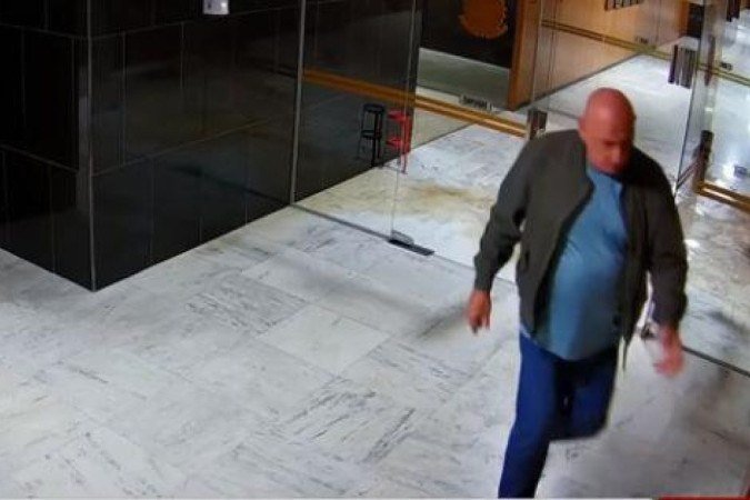 Gonçalves Dias aparece em imagens de segurança do Planalto no dia da invasão - Gonçalves Dias aparece em imagens de segurança do Planalto no dia da invasão -