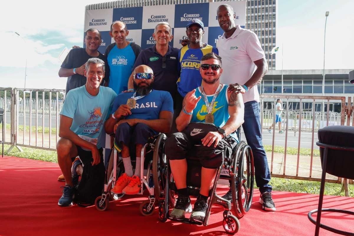 Atletas são homenageados durante a Maratona Brasília 2023